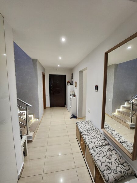 Cosmopolis, vila duplex 4 camere, curte si 4 locuri de parcare.